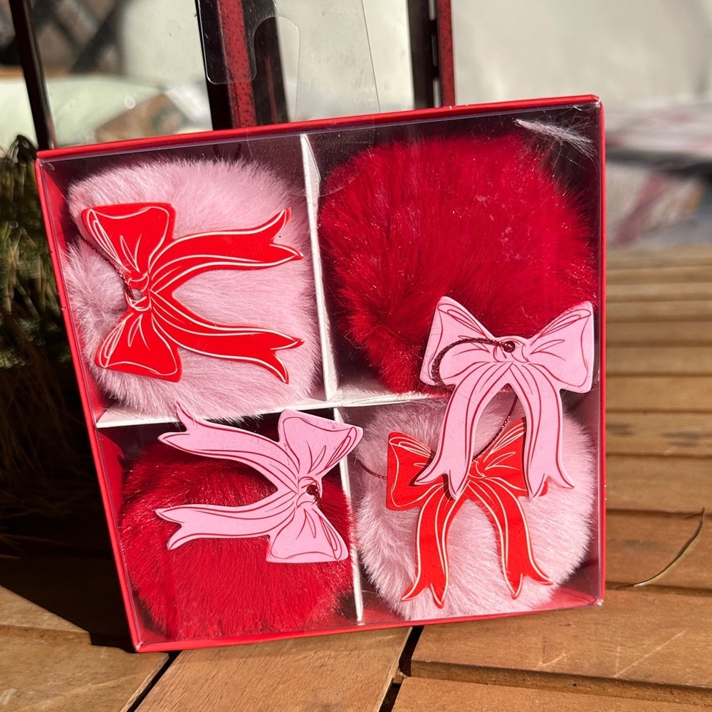 Set of four Pom Pom with bow tag gift toppers